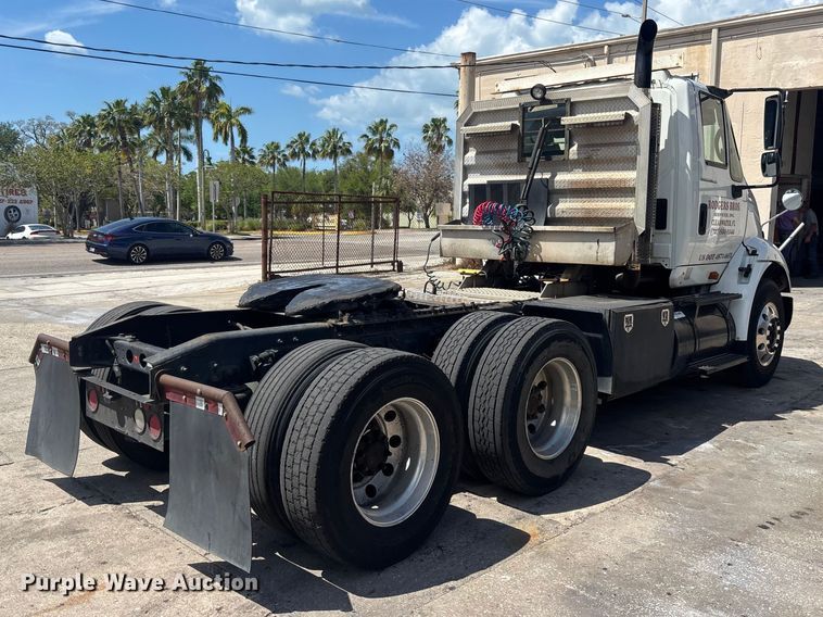 image for item EA5475 2007 International 8600 semi truck