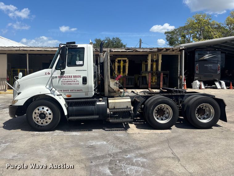 image for item EA5475 2007 International 8600 semi truck