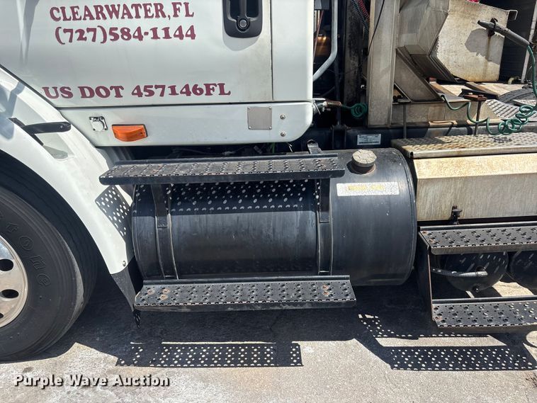 image for item EA5475 2007 International 8600 semi truck