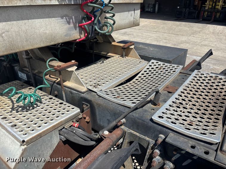 image for item EA5475 2007 International 8600 semi truck