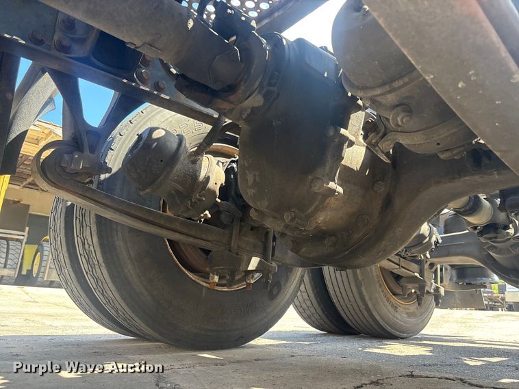 image for item EA5475 2007 International 8600 semi truck