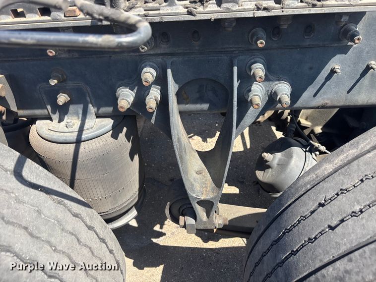 image for item EA5475 2007 International 8600 semi truck