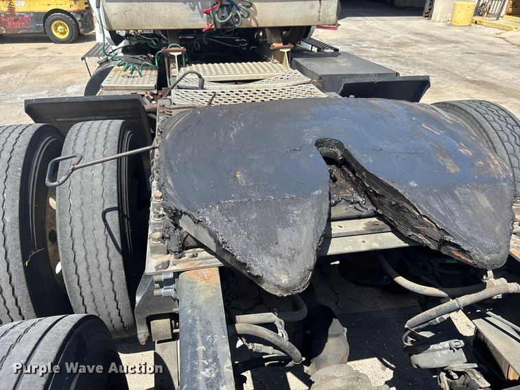 image for item EA5475 2007 International 8600 semi truck