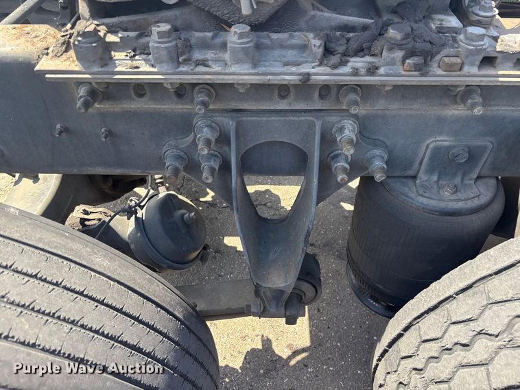 image for item EA5475 2007 International 8600 semi truck