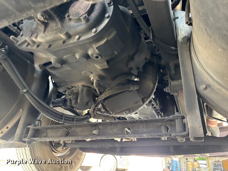 image for item EA5475 2007 International 8600 semi truck