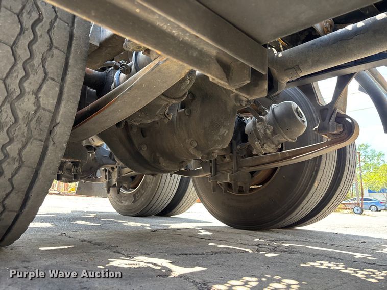 image for item EA5475 2007 International 8600 semi truck