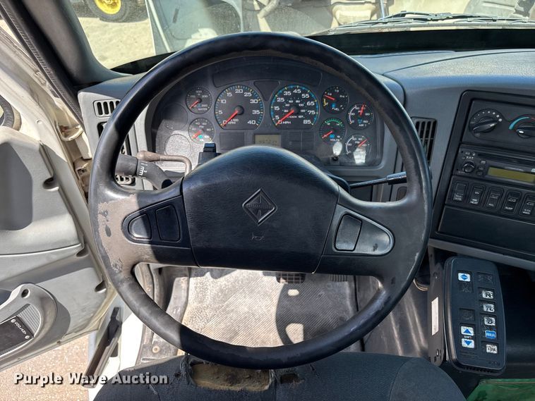 image for item EA5475 2007 International 8600 semi truck