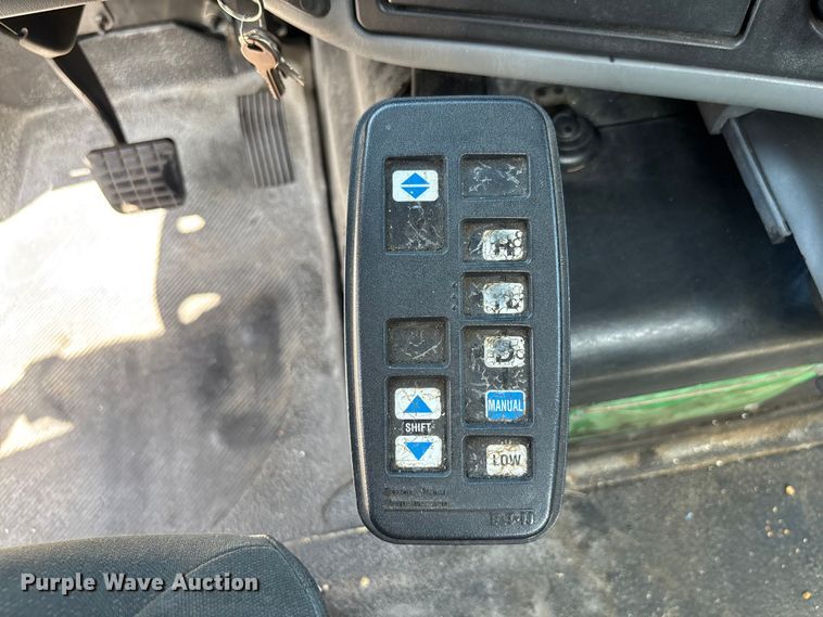 image for item EA5475 2007 International 8600 semi truck