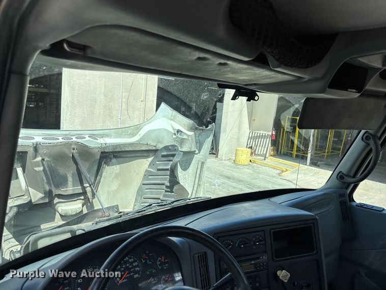 image for item EA5475 2007 International 8600 semi truck