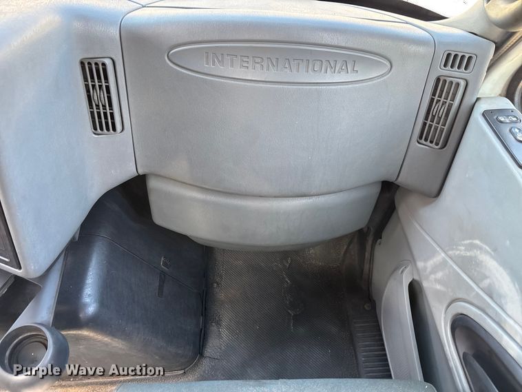 image for item EA5475 2007 International 8600 semi truck