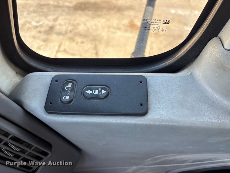 image for item EA5475 2007 International 8600 semi truck