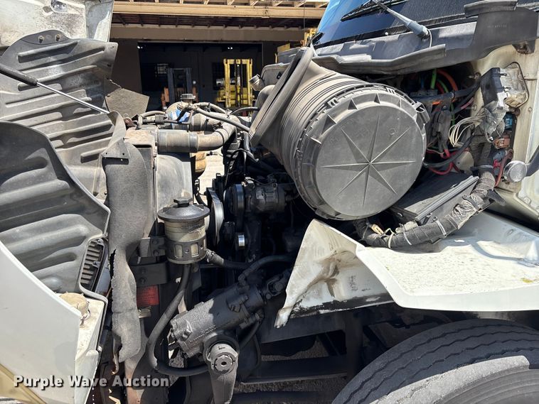 image for item EA5475 2007 International 8600 semi truck