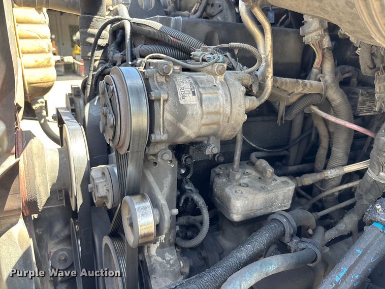 image for item EA5475 2007 International 8600 semi truck