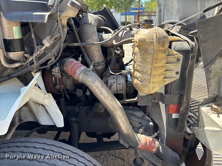 image for item EA5475 2007 International 8600 semi truck