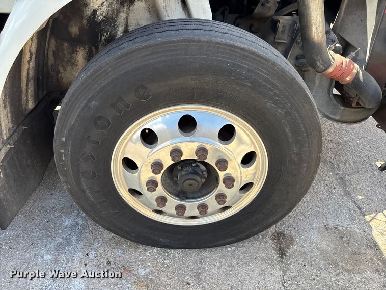 image for item EA5475 2007 International 8600 semi truck