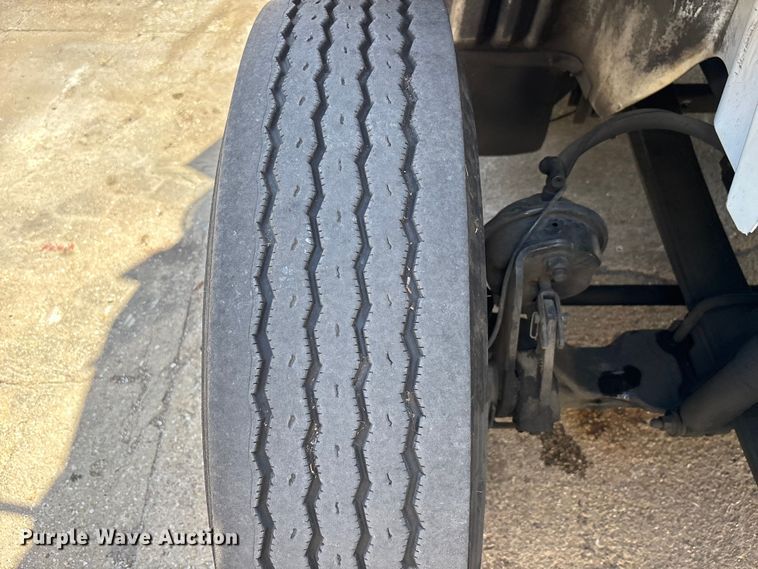 image for item EA5475 2007 International 8600 semi truck