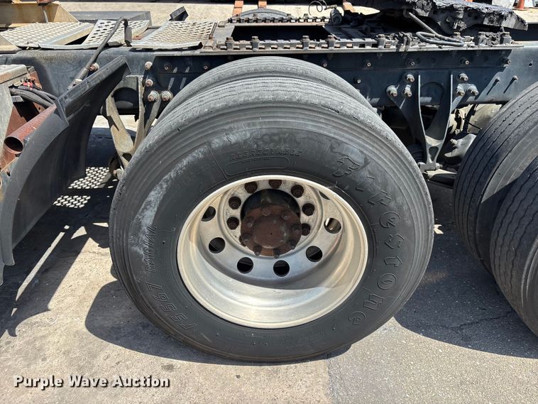 image for item EA5475 2007 International 8600 semi truck