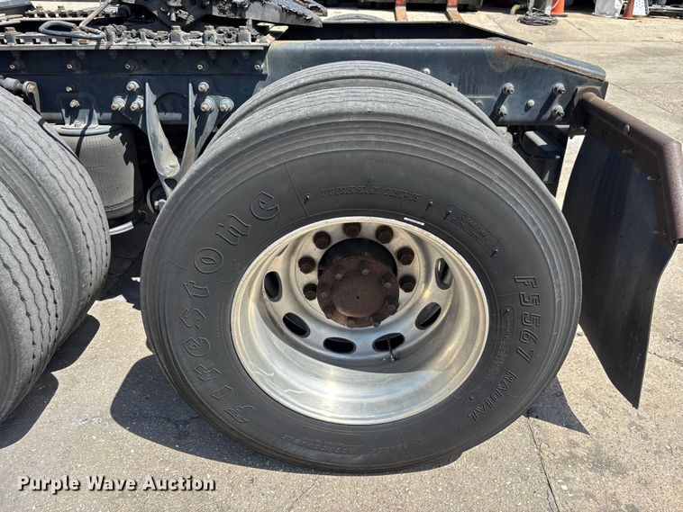 image for item EA5475 2007 International 8600 semi truck