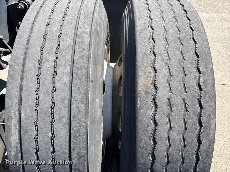 image for item EA5475 2007 International 8600 semi truck