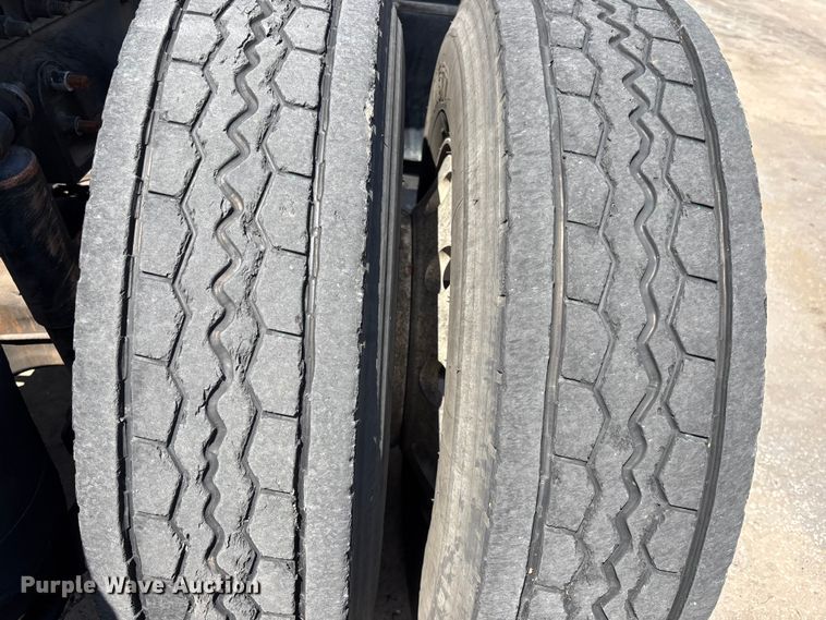 image for item EA5475 2007 International 8600 semi truck