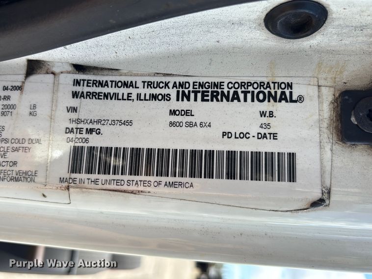 image for item EA5475 2007 International 8600 semi truck