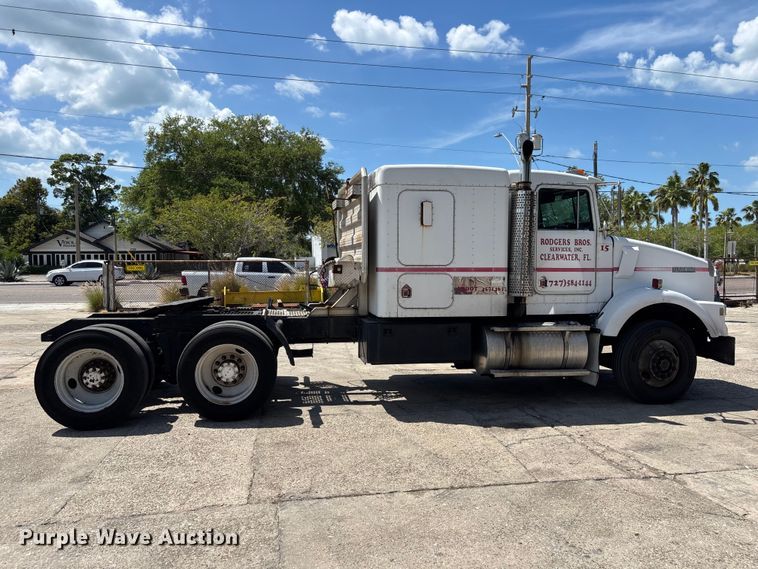 image for item EA5477 1994 Kenworth T800 semi truck