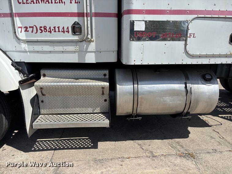 image for item EA5477 1994 Kenworth T800 semi truck