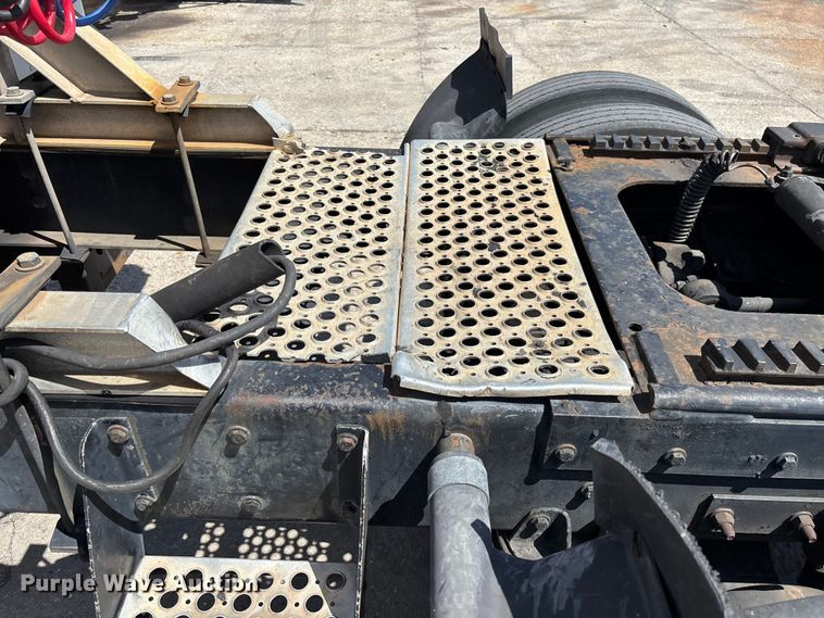 image for item EA5477 1994 Kenworth T800 semi truck