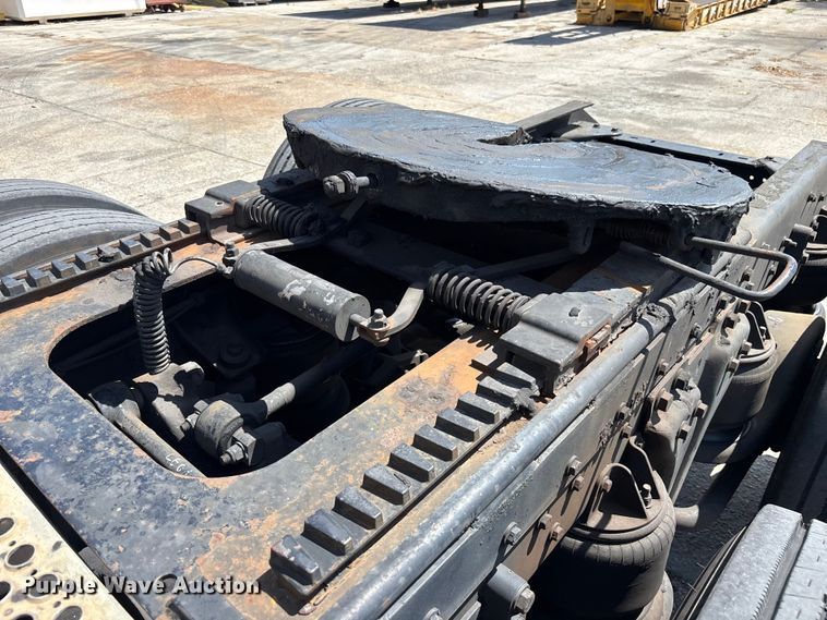 image for item EA5477 1994 Kenworth T800 semi truck