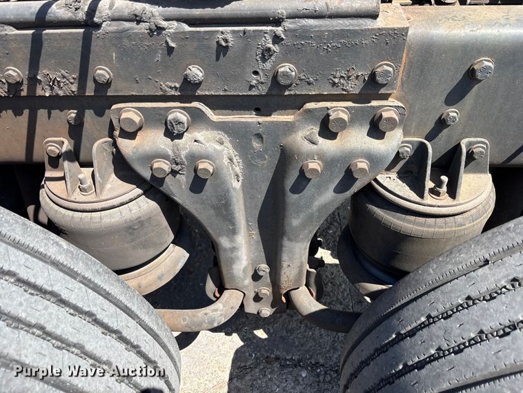 image for item EA5477 1994 Kenworth T800 semi truck