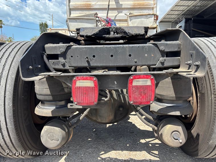 image for item EA5477 1994 Kenworth T800 semi truck