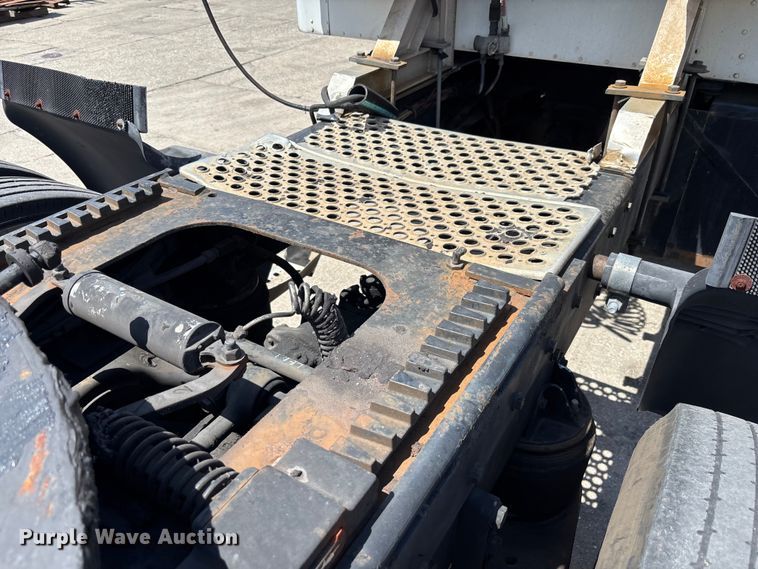 image for item EA5477 1994 Kenworth T800 semi truck