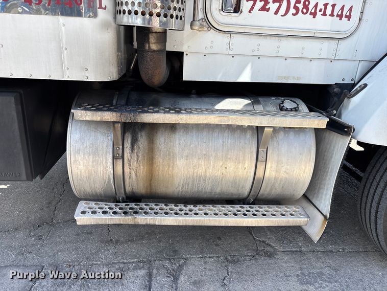 image for item EA5477 1994 Kenworth T800 semi truck