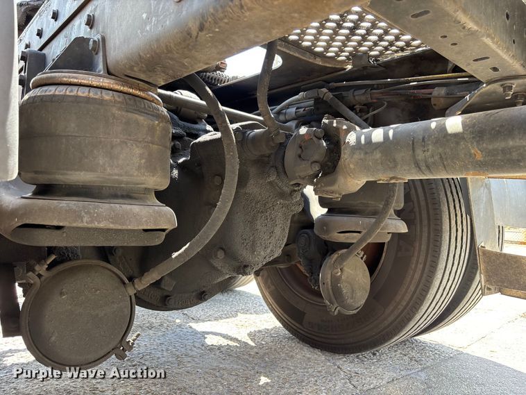 image for item EA5477 1994 Kenworth T800 semi truck