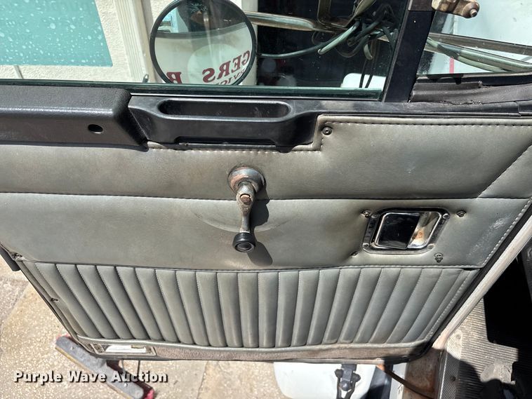 image for item EA5477 1994 Kenworth T800 semi truck