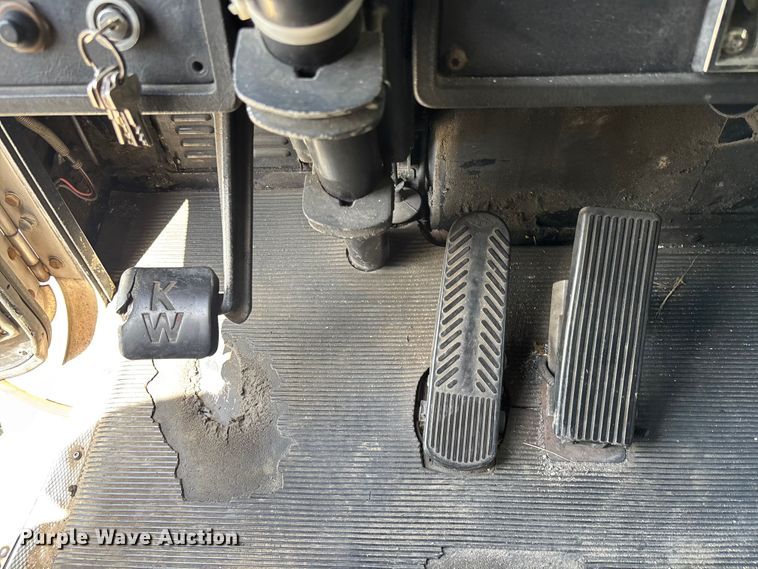 image for item EA5477 1994 Kenworth T800 semi truck