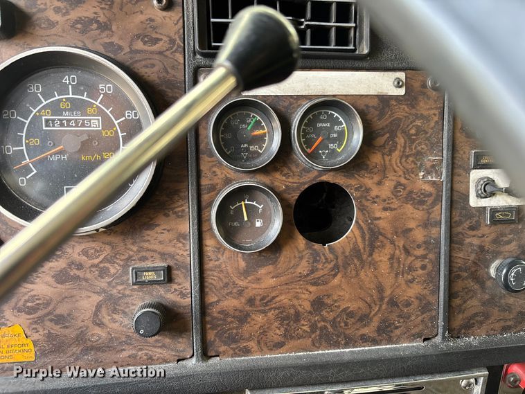 image for item EA5477 1994 Kenworth T800 semi truck