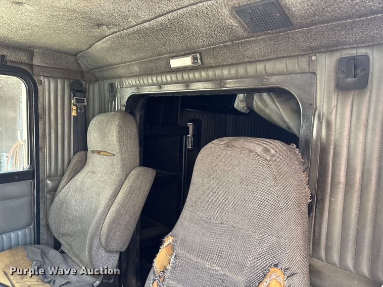 image for item EA5477 1994 Kenworth T800 semi truck