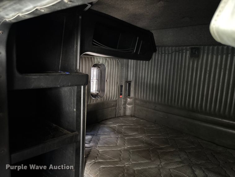 image for item EA5477 1994 Kenworth T800 semi truck