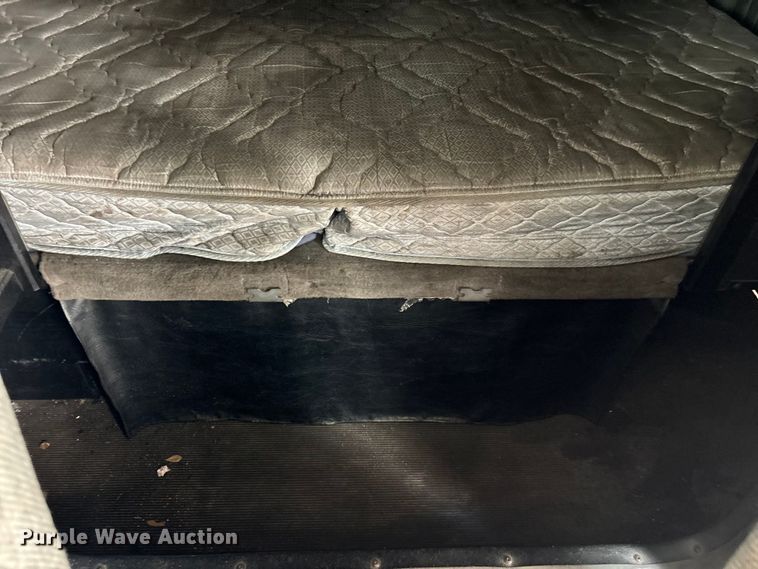 image for item EA5477 1994 Kenworth T800 semi truck