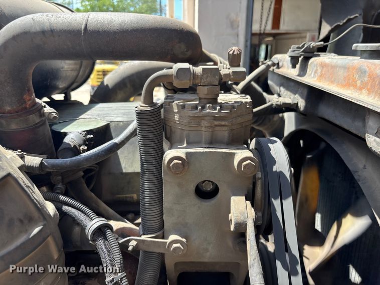 image for item EA5477 1994 Kenworth T800 semi truck