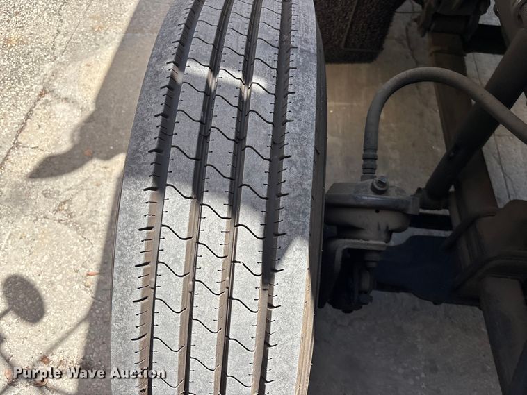 image for item EA5477 1994 Kenworth T800 semi truck