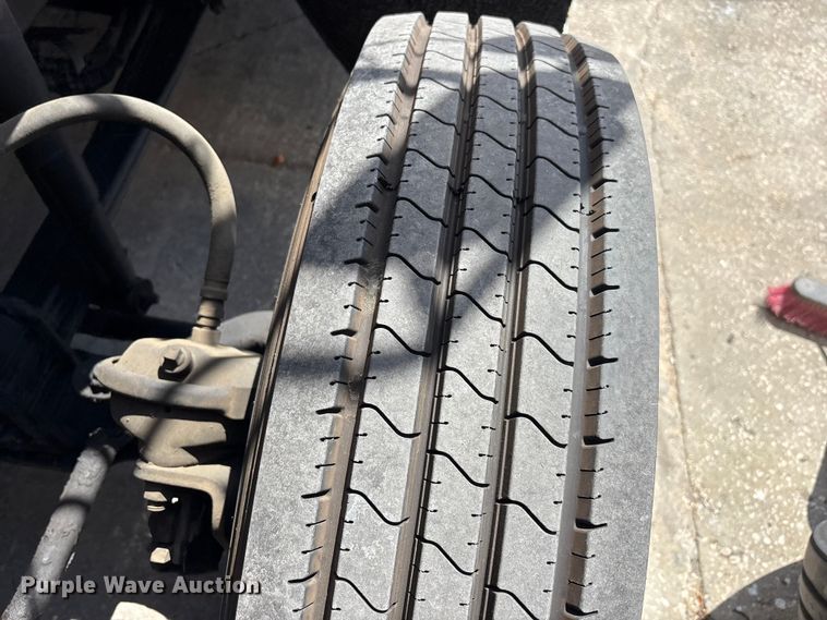 image for item EA5477 1994 Kenworth T800 semi truck