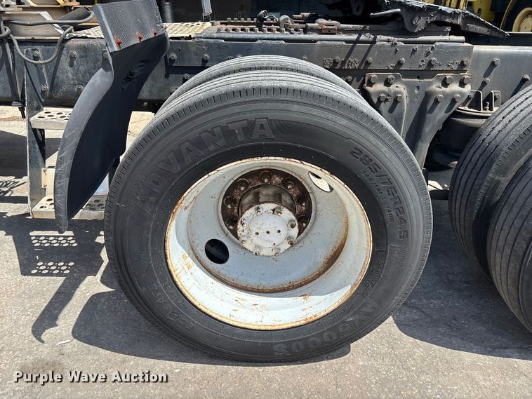 image for item EA5477 1994 Kenworth T800 semi truck