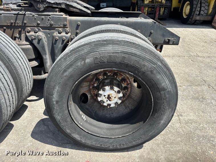 image for item EA5477 1994 Kenworth T800 semi truck