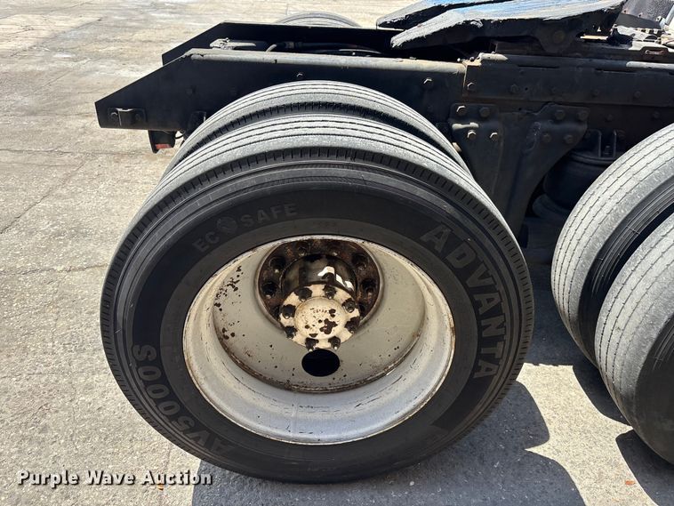 image for item EA5477 1994 Kenworth T800 semi truck