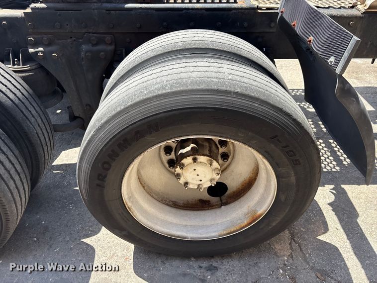 image for item EA5477 1994 Kenworth T800 semi truck