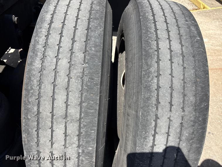 image for item EA5477 1994 Kenworth T800 semi truck