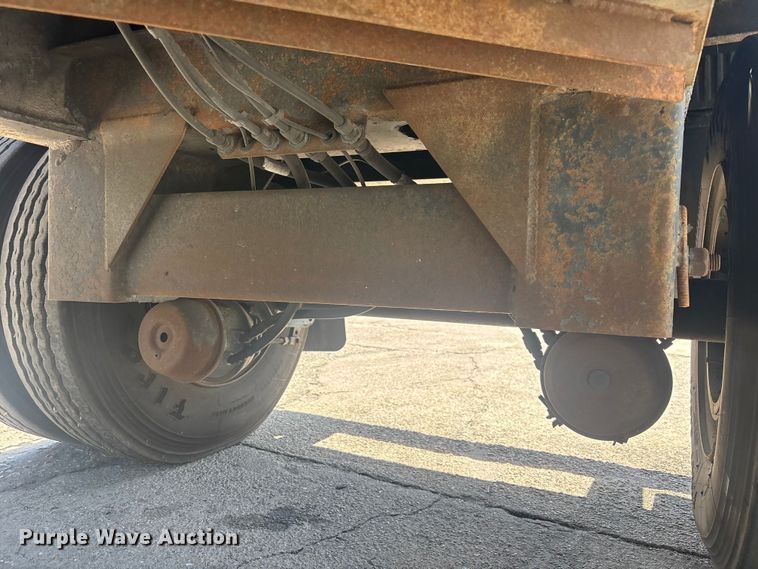image for item EA5478 1999 Transcraft TL-2000 flatbed trailer