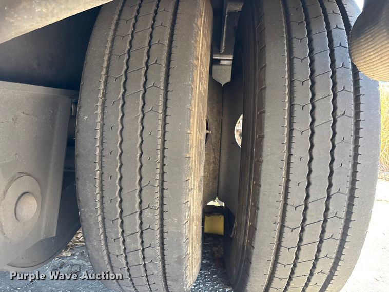 image for item EA5479 1990 TrailKing TS70CS-482 drop deck equipment trailer